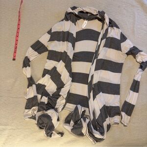 Soybu Yoga Gray and White Wrap Open Front Cardigan Size L